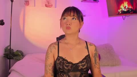 Snapshot of alaiarogerss chatting on 04/10/26, 10:31 online show from 04/10/26, 10:31