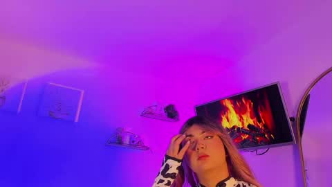 Snapshot of alaiarogerss chatting on 04/24/26, 10:39 online show from 04/24/26, 10:39