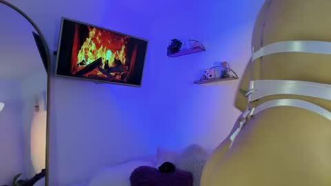 Snapshot of alaiarogerss chatting on 04/28/26, 10:31 online show from 04/28/26, 10:31