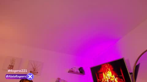 Snapshot of alaiarogerss chatting on 05/19/26, 10:32 online show from 05/19/26, 10:32