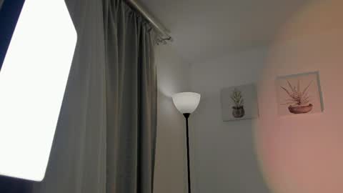Snapshot of alaiarogerss chatting on 05/30/26, 10:45 online show from 05/30/26, 10:45