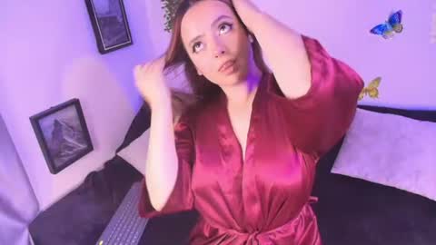 Snapshot of alaiia_25 chatting on 07/19/26, 01:53 Alaia online show from 07/19/26, 01:53