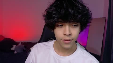 Snapshot of alan18n chatting on 04/18/26, 01:42 alan18n online show from 04/18/26, 01:42