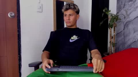 Snapshot of alan__smith chatting on 11/11/25, 07:36 alan__smith online show from 11/11/25, 07:36