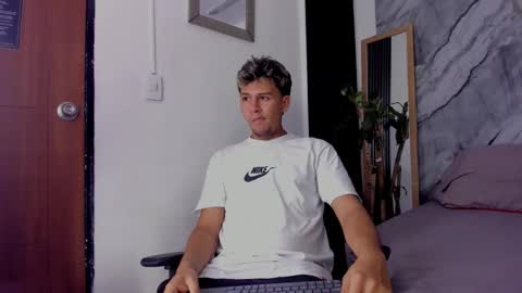 Snapshot of alan__smith chatting on 11/14/25, 07:45 alan__smith online show from 11/14/25, 07:45