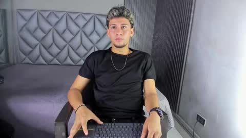 Snapshot of alan__smith chatting on 11/24/25, 07:57 alan__smith online show from 11/24/25, 07:57