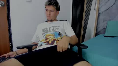 Snapshot of alan__smith chatting on 11/29/25, 08:12 alan__smith online show from 11/29/25, 08:12