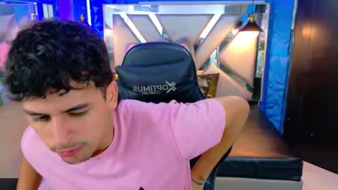 Snapshot of alan_del_reyx chatting on 09/21/25, 02:08 ALAN DEL REY online show from 09/21/25, 02:08