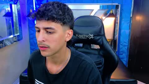 Snapshot of alan_del_reyx chatting on 09/28/25, 03:45 ALAN DEL REY online show from 09/28/25, 03:45