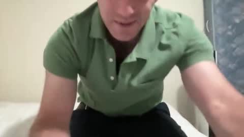 Snapshot of alan_k2112 chatting on 11/18/25, 11:15 Alan online show from 11/18/25, 11:15