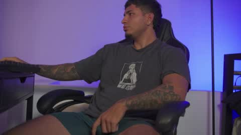 Snapshot of alan_muscle chatting on 04/04/26, 07:28 Alan online show from 04/04/26, 07:28