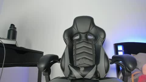 Snapshot of alan_muscle chatting on 04/19/26, 05:18 Alan online show from 04/19/26, 05:18