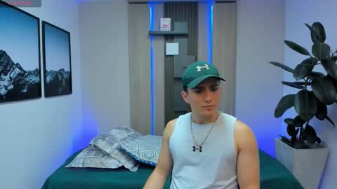 Alan  Kevin can we reach 100 thumbs up please guys  online show from 11/07/25, 07:14