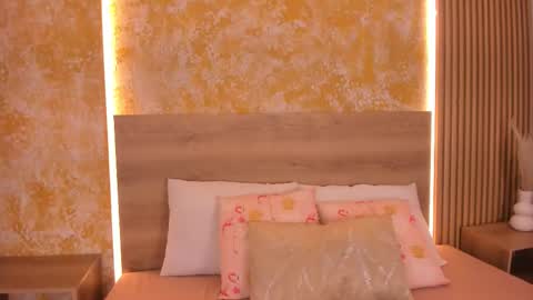 Snapshot of alana_2916 chatting on 10/15/25, 04:01 alana_2916 online show from 10/15/25, 04:01