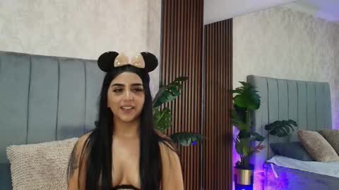 Snapshot of alana_gb chatting on 01/13/25, 05:02 Alana online show from 01/13/25, 05:02