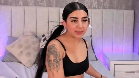 Snapshot of alana_gb chatting on 01/15/25, 09:41 Alana online show from 01/15/25, 09:41