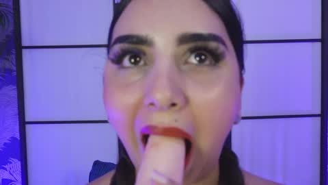 Snapshot of alana_gb chatting on 01/18/25, 12:13 Alana online show from 01/18/25, 12:13