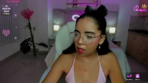Snapshot of alana_martiins chatting on 06/13/26, 11:30 alana online show from 06/13/26, 11:30