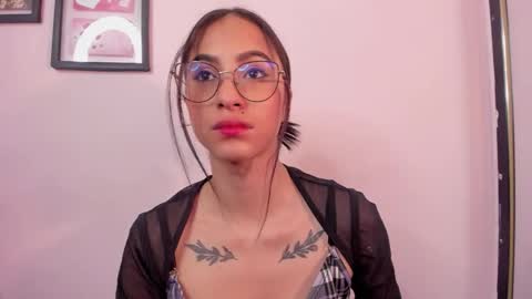 Snapshot of alana_martinez_ chatting on 12/17/25, 12:33 Alana online show from 12/17/25, 12:33