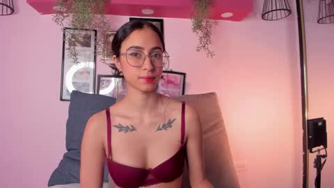 Snapshot of alana_martinez_ chatting on 12/20/25, 01:18 Alana online show from 12/20/25, 01:18