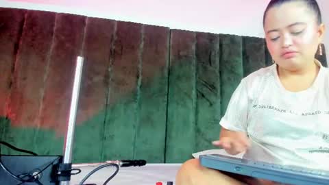Snapshot of alana_petite chatting on 07/05/26, 08:10 ALANA PETITE online show from 07/05/26, 08:10