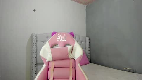 Snapshot of alana_ponse chatting on 01/22/25, 04:13 Alana. online show from 01/22/25, 04:13