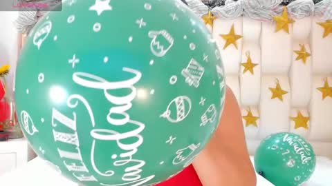 Snapshot of alana_then2 chatting on 12/22/24, 02:28 online show from 12/22/24, 02:28