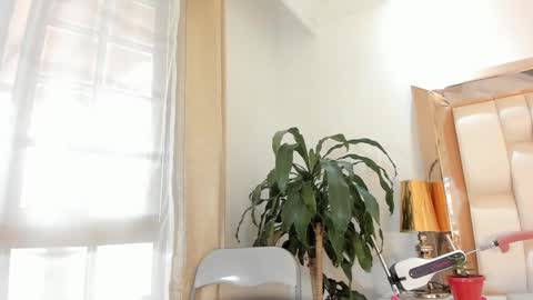 Snapshot of alana_then2 chatting on 03/05/25, 09:15 online show from 03/05/25, 09:15