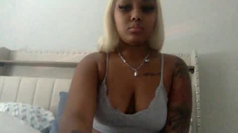 Snapshot of alanaaheartttt chatting on 11/03/25, 05:03 alanaaheartttt online show from 11/03/25, 05:03