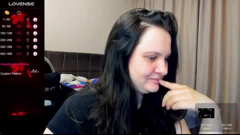 Snapshot of alanabrox chatting on 10/31/25, 03:24 Julia online show from 10/31/25, 03:24