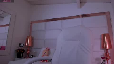 alanah_connors online show from 09/28/25, 12:21