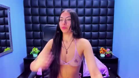 Snapshot of alanahott_ chatting on 02/05/26, 04:39 Alana hot online show from 02/05/26, 04:39
