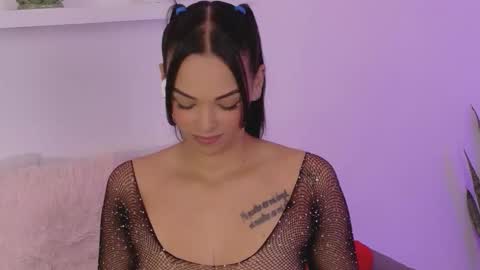 Snapshot of alanajohnson__ chatting on 10/15/25, 06:19 Ana online show from 10/15/25, 06:19