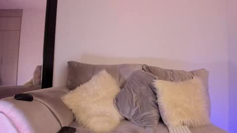 Snapshot of alanajoness chatting on 09/18/25, 06:37 Alanna online show from 09/18/25, 06:37