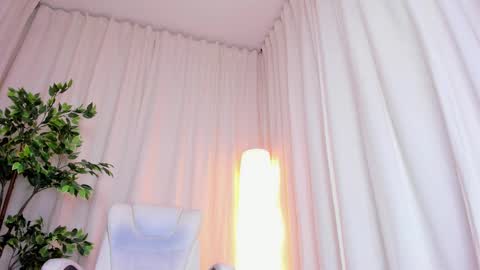 Snapshot of alanakimura_ chatting on 02/15/25, 05:28 Alana silvana online show from 02/15/25, 05:28