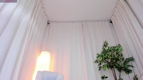 Snapshot of alanakimura_ chatting on 03/07/25, 12:45 Alana silvana online show from 03/07/25, 12:45