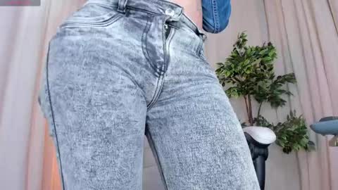 Snapshot of alanakimura_ chatting on 03/07/25, 04:11 Alana silvana online show from 03/07/25, 04:11