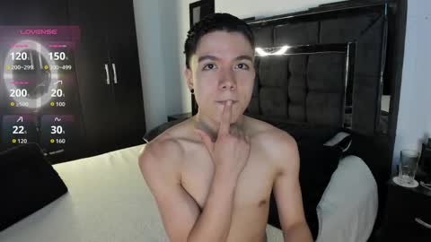 Snapshot of alanblack1 chatting on 11/18/25, 10:25 alanblack1 online show from 11/18/25, 10:25