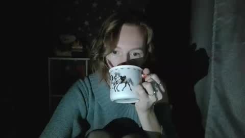 Elisa online show from 10/20/25, 06:41