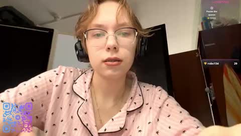 Stella online show from 10/26/25, 08:09