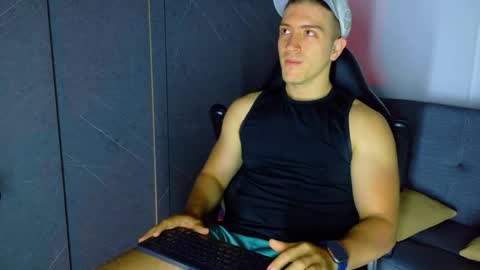 Snapshot of alanferrer chatting on 02/10/26, 10:08 Alan Ferrer online show from 02/10/26, 10:08