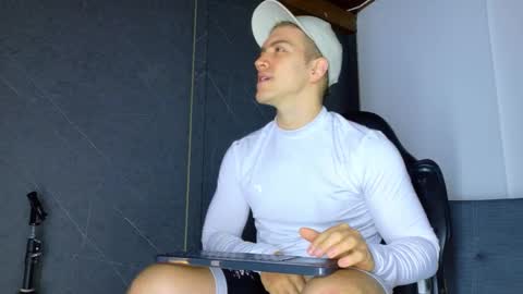Snapshot of alanferrer chatting on 02/18/26, 10:11 Alan Ferrer online show from 02/18/26, 10:11