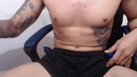 Snapshot of alanmuscle08 chatting on 06/17/26, 02:51 alanmuscle08 online show from 06/17/26, 02:51