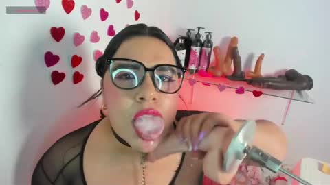 Snapshot of alanna_sloppy chatting on 05/16/26, 01:13 alana silver online show from 05/16/26, 01:13