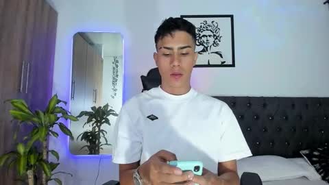 Snapshot of alannaughty_ chatting on 11/30/25, 11:20 alannaughty_ online show from 11/30/25, 11:20