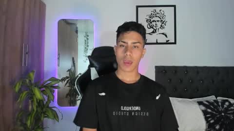 Snapshot of alannaughty_ chatting on 12/21/25, 11:12 alannaughty_ online show from 12/21/25, 11:12