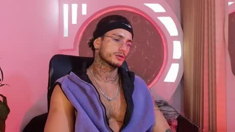 alan online show from 10/25/25, 10:12