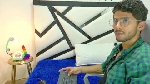 alanvilla_lobo online show from 10/24/25, 07:43