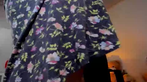 Snapshot of alaska_colors chatting on 04/22/26, 01:56 Caro online show from 04/22/26, 01:56
