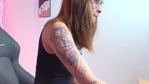 alaska_tay1 online show from 10/30/25, 10:10